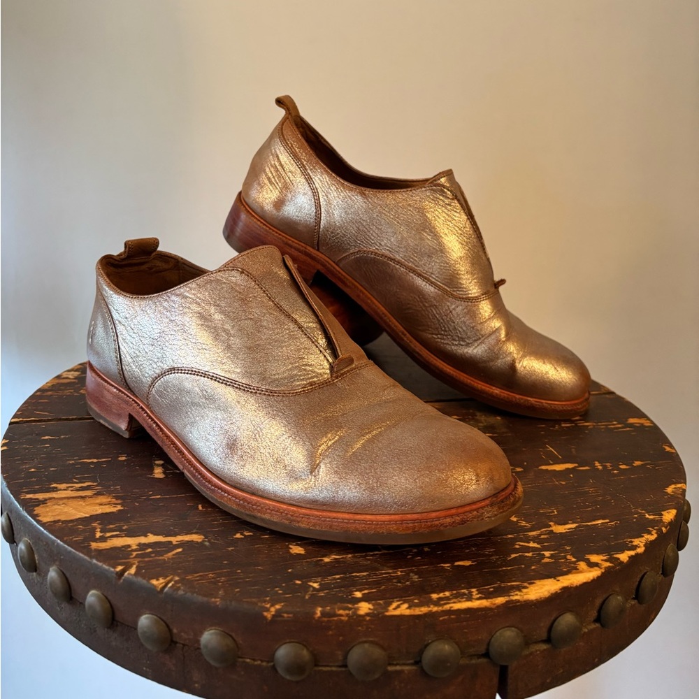 Frye Annie Slip On metallic on brown leather. Excellent condition W 9.5.